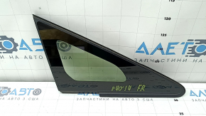 The front right window of a Toyota Prius V 12-17 has a cut seal.