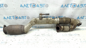 The exhaust pipe with the catalytic converter of a Nissan Murano z52 15-24 is rusty. The studs are sawed off, the mesh is torn, and it is dented.