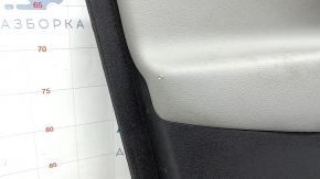 The door panel, front left, Chevrolet Equinox 18-24, is black, the armrest is gray leather, the window regulator is missing, it needs dry cleaning, it is torn.