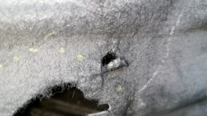 The rear left fender liner of a VW Beetle 12-19 is torn, the fastener is torn, the seam is torn, a fragment is missing