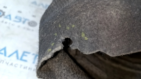 The rear left fender liner of a VW Beetle 12-19 is torn, the fastener is torn, the seam is torn, a fragment is missing