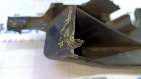 The fuse box housing under the hood of a Toyota Camry v40 has broken latches.