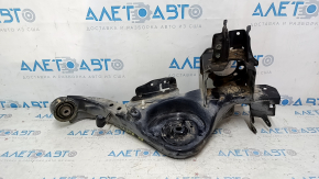 The rear right axle of a Nissan Rogue 14-20 has a cracked silent block.