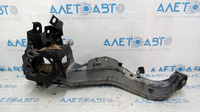 The rear right axle of a Nissan Rogue 14-20 has a cracked silent block.