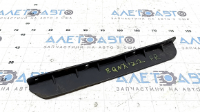 The right front bumper mudguard for a Chevrolet Equinox 18-24 is worn.