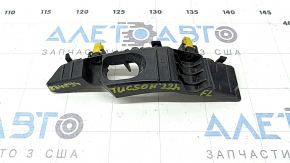 The front bumper mount, left fender, Hyundai Tucson 22-24, is broken.