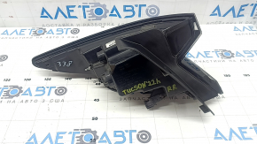 Hyundai Tucson 22-25 LED right outer fender light is worn.