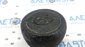 The steering wheel airbag for the driver's Hyundai Tucson 22-24 is black and melted.