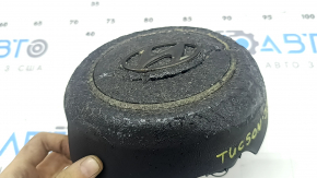 The steering wheel airbag for the driver's Hyundai Tucson 22-24 is black and melted.