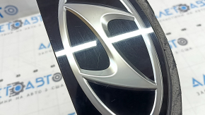Hyundai Tucson 22-24 tailgate emblem scratches