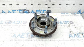 The front left hub of a Chevrolet Equinox 18-24 is rusty.