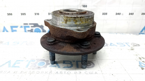 The front left hub of a Chevrolet Equinox 18-24 is rusty.