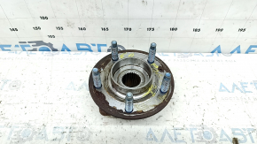 The front right hub of a Chevrolet Equinox 18-24 is rusty.