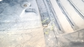 The front left fender liner of a Mazda6 03-05 is cracked and the fasteners have come loose.