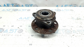 The rear left hub of a Hyundai Tucson 22-25 AWD is rusty.