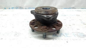 The rear right hub of a Hyundai Tucson 22-25 AWD is rusty.