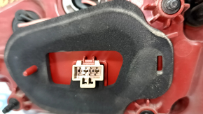The inner tailgate light, left, Kia Niro 17-22, halogen, is worn, scratches, and the seal is peeling off.
