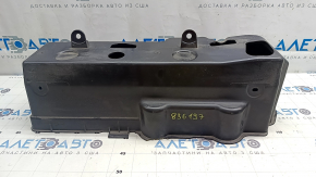 The air suspension compressor cover of the Audi E-Tron 19-23 has a broken housing fragment.