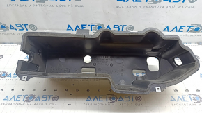 The air suspension compressor cover of the Audi E-Tron 19-23 has a broken housing fragment.