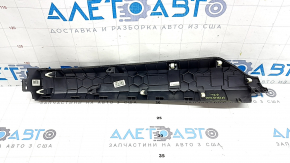 Kia Niro 20-22 gray lower right front panel trim, broken fastener
