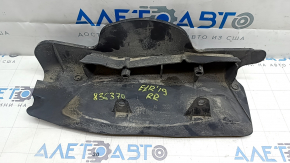 The lower control arm cover under the rear right spring of the Audi E-Tron 19-23 is worn out.