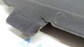 The hood insulation of the VW Tiguan 18-24 is torn.
