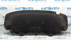 The hood insulation of the VW Tiguan 18-24 is torn.