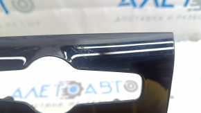 The center console trim on the Polestar 2 21-25 is worn out.