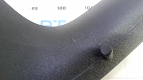 The right trunk door trim of a VW Tiguan 09-18 is black, the plastic is swollen.