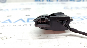 The steering wheel controls on a VW Tiguan 19-21, under the radar, are scratched.