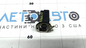 The antenna on the Mercedes C-class W205 15-16 radio module is broken.