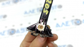 The antenna on the Mercedes C-class W205 15-16 radio module is broken.