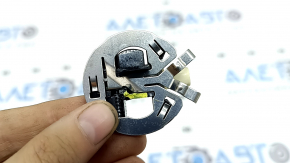 The antenna on the Mercedes C-class W205 15-16 radio module is broken.