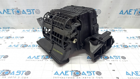The bare heater housing of the Hyundai Tucson 22-24 ventilation is broken.