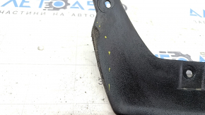 The left front bumper mudguard of a Volvo XC90 16-19 is worn.