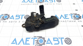 The hood lock on a Toyota Camry V50 12-14 USA is rusty.