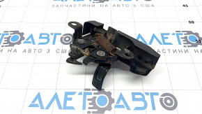 The hood lock on a Toyota Camry V50 12-14 USA is rusty.