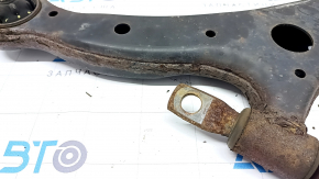 The lower front right control arm of a Toyota Camry V50 12-14 USA is rusty and has a cracked silent block.