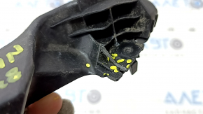 The front bumper mount on the left fender of the Kia Niro 23-24 is broken.