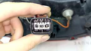 Kia Niro 23-24 halogen right rear bumper light, debris under the glass, broken connector mount
