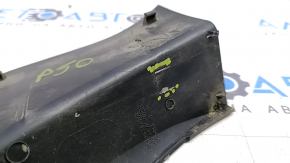 The rear left outer wing light cover for a Toyota Prius 50 16-18 has a broken mount.