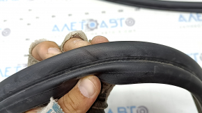 Kia Niro 23-24 trunk door rubber seal scratches