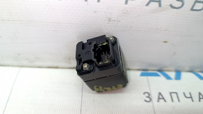 The Audi E-Tron rear view camera latches are broken.