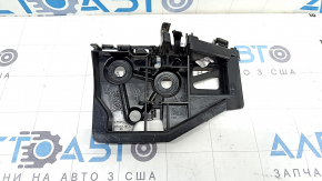 The rear bumper mount, inner right, VW Tiguan 18-24, is broken.