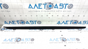 Left windshield molding for a VW Tiguan (18-24 scratches)