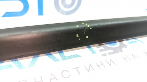 Left windshield molding for a VW Tiguan (18-24 scratches)