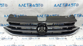 VW Tiguan 22-24 radiator grille without emblem, under radar, melted, covered in soot, sand
