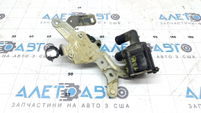 Volvo XC90 16-25 T8 Engine Cooling System Pump with Bracket