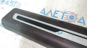 Front right door sill trim for VW Tiguan 18-24, black with chrome insert, backlit, broken fastener, needs cleaning