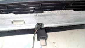 Front right door sill trim for VW Tiguan 18-24, black with chrome insert, backlit, broken fastener, needs cleaning